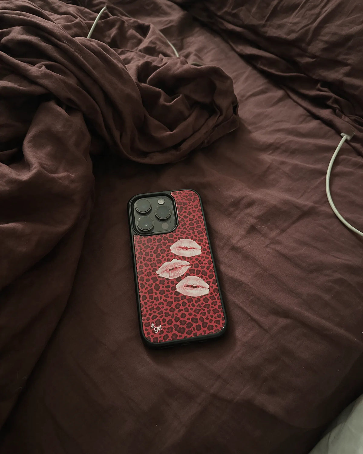 le-baiser-glass-case-v4